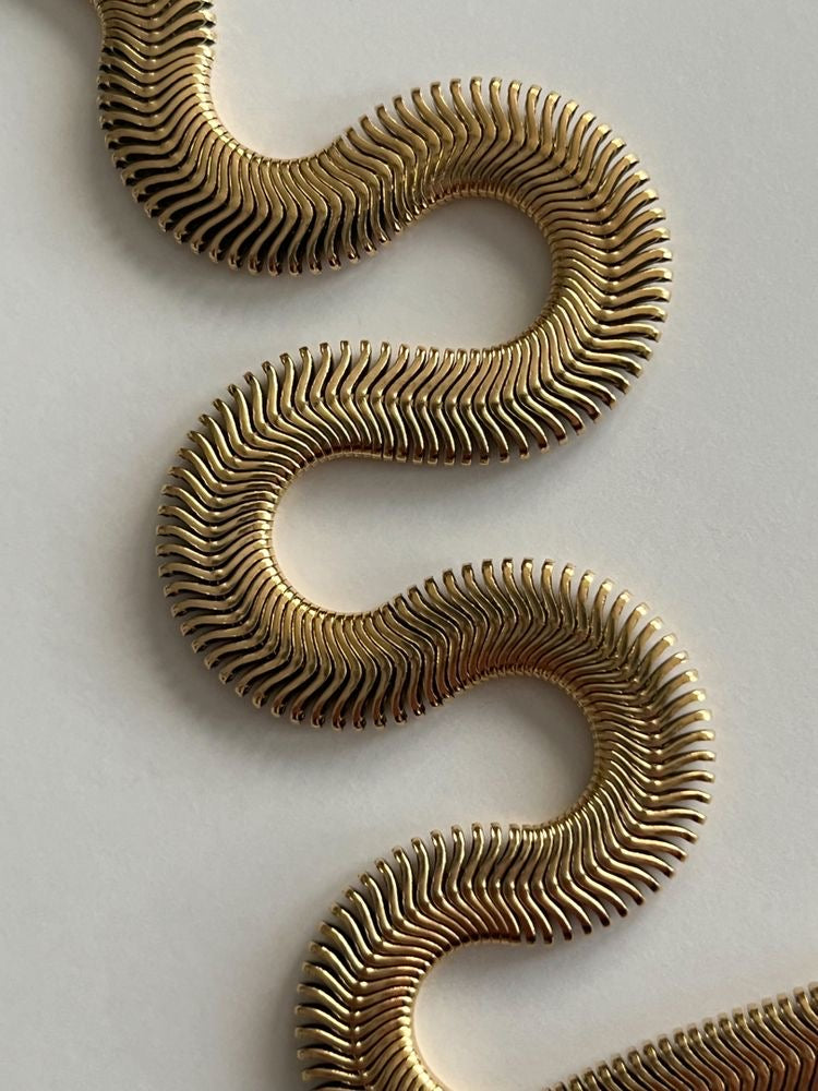 NECKLACE SLINKY.