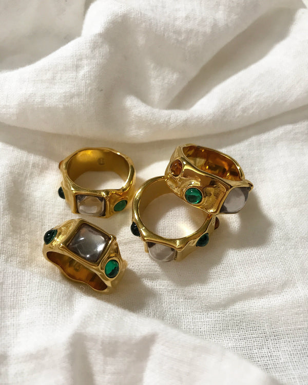 Ring Jade.