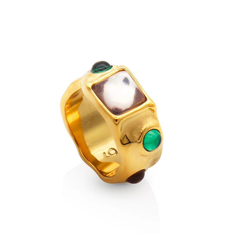 Ring Jade.